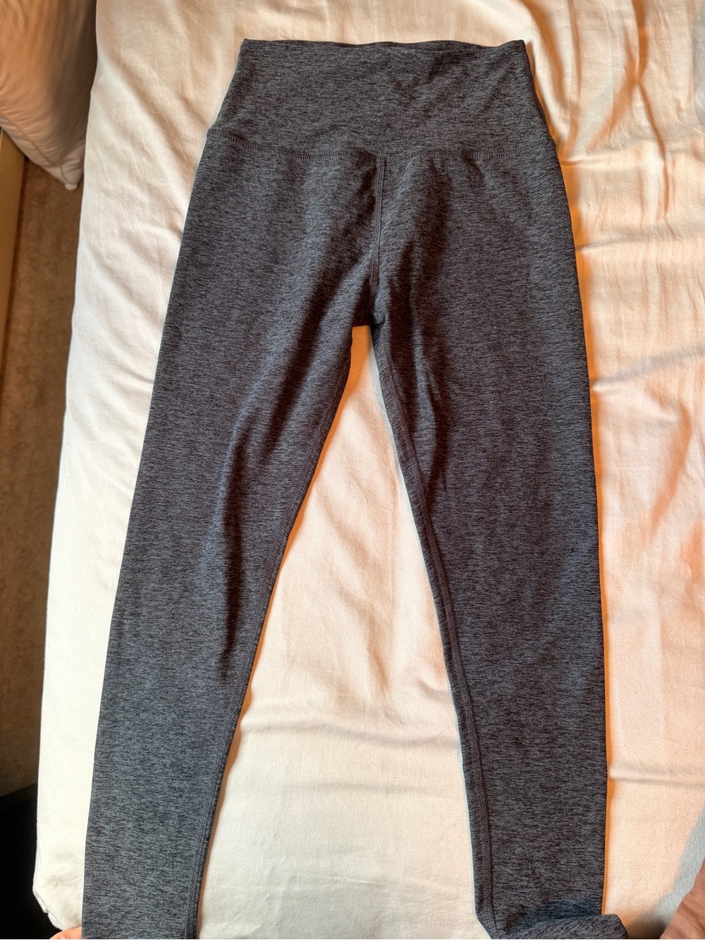 Beyond Yoga- Space Dye leggings
Does have a snag/small hole (see in photo)